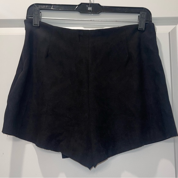Mod on Trend Black Velvet Skort - Picture 2 of 3